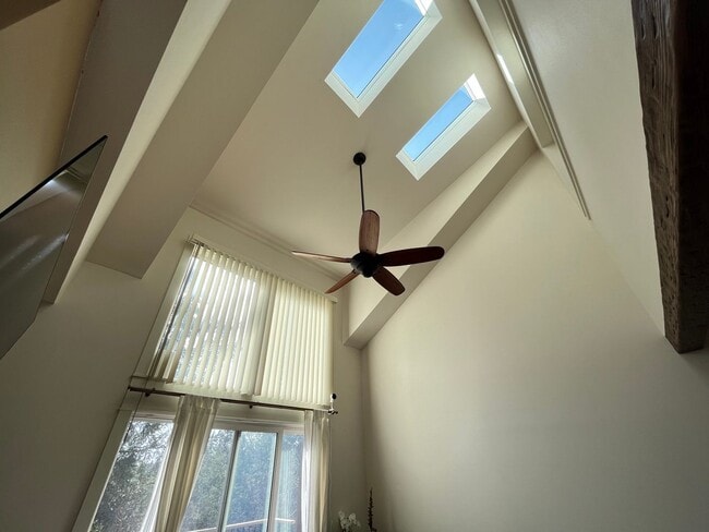 Building Photo - Incredible Forrest Park Townhome!! 2 bedroom, 2 bath, HUGE attached Garage!