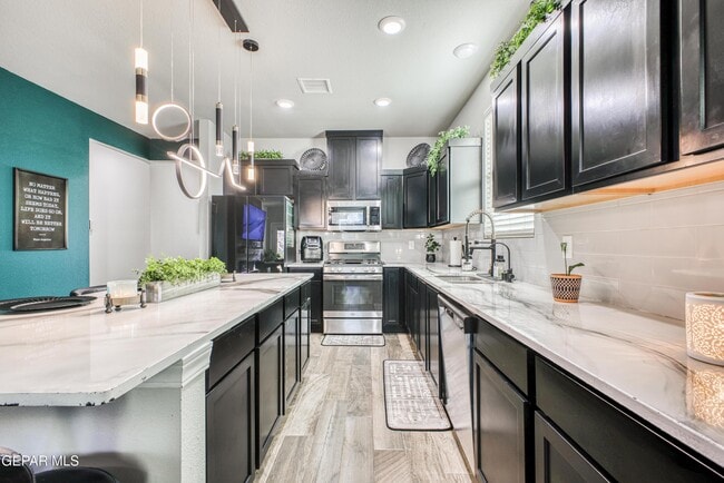 Building Photo - 1621 Sam Dominguez St