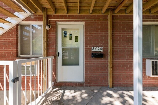 Building Photo - Apple Valley