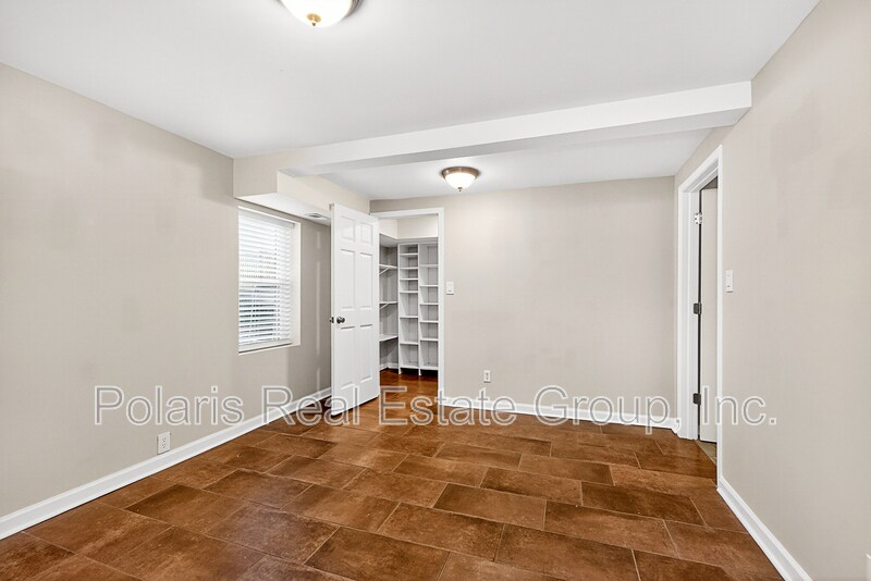 Building Photo - 2222 E 75th St