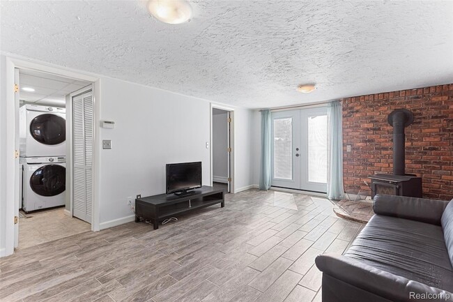 Building Photo - 25690 Glamorgan Dr