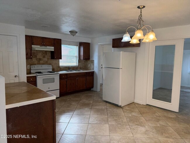 Building Photo - 2490 Woolery Dr