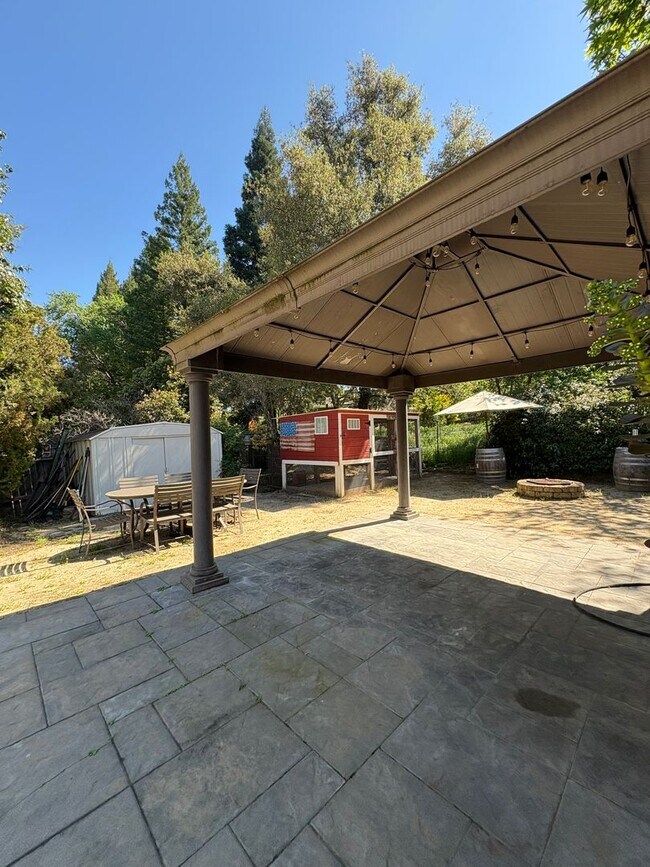 Building Photo - Your Private Escape – Charming Ranch-Style Home with Room to Breathe!