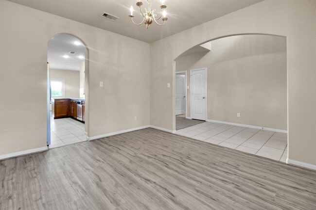 Building Photo - 7406 Valentine Ln