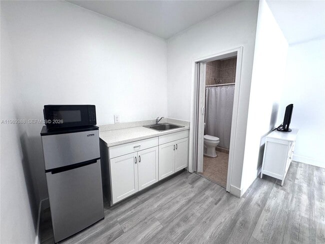 Building Photo - 16201 SW 144th Ct