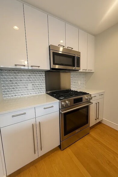 Building Photo - 242 Elizabeth St