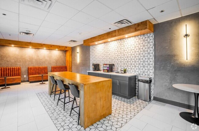 Building Photo - 14703 Park Row Blvd