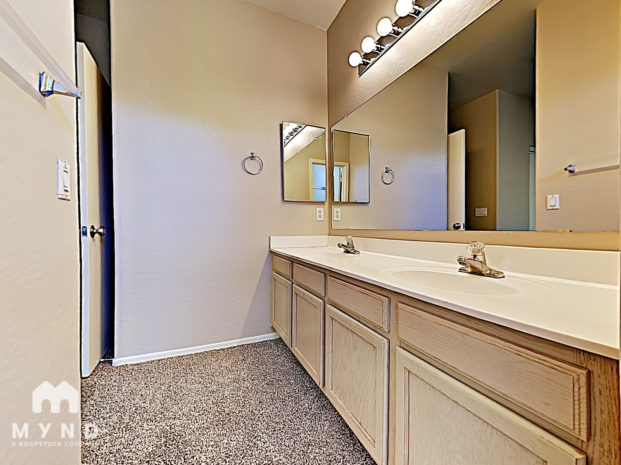 Building Photo - 11178 W Granada Rd