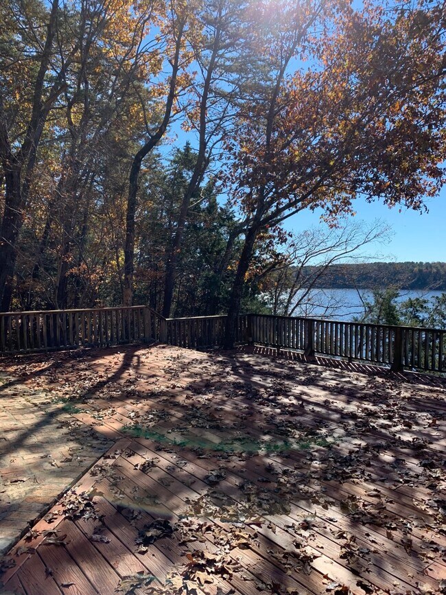 Building Photo - 2 Old North River Pt