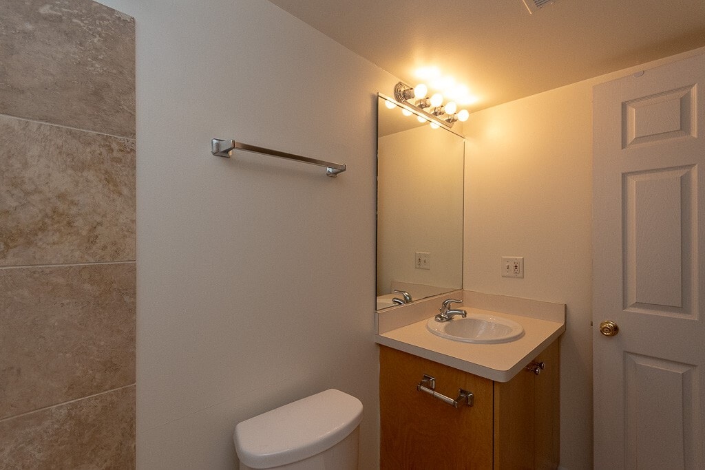 Building Photo - 1260 N Greenview Ave