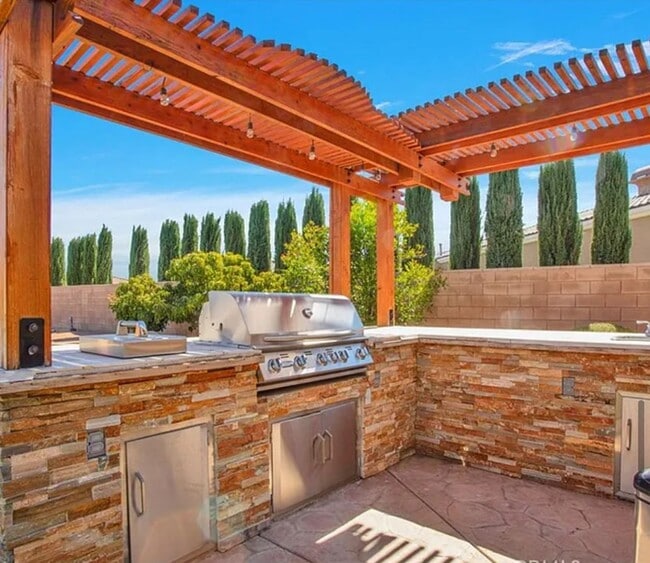 Building Photo - STUNNING STONEBROOK ESTATES HOME