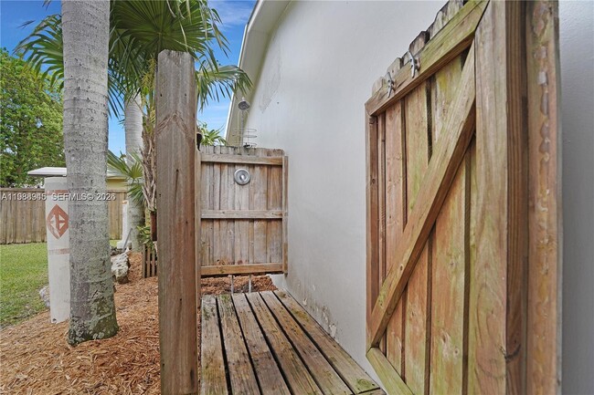 Building Photo - 20320 Bel Aire Dr