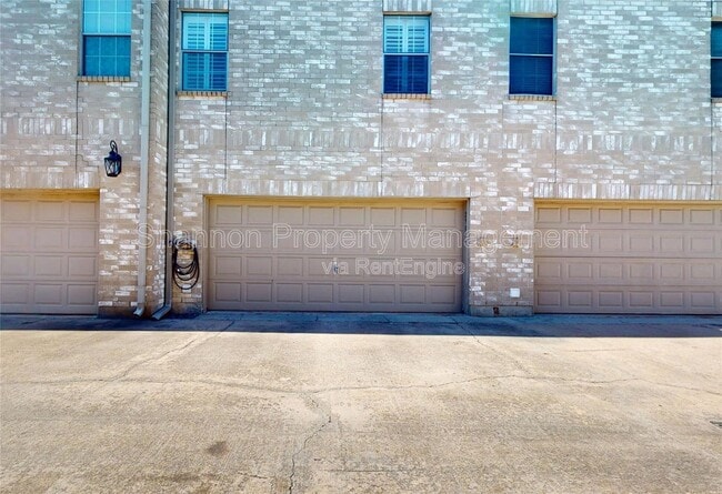 Building Photo - 2984 Holly Hall St