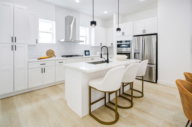 Building Photo - 1214 W 24th St