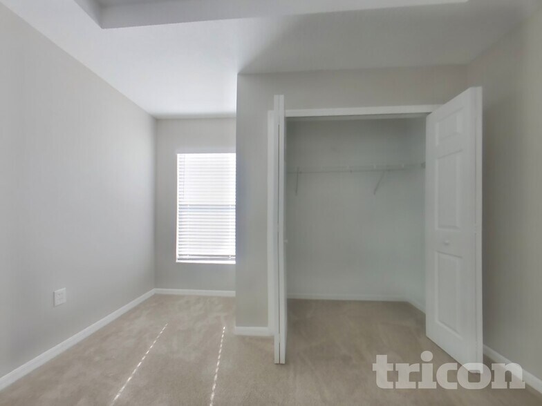 Building Photo - 6417 Blue Grosbeak Cir