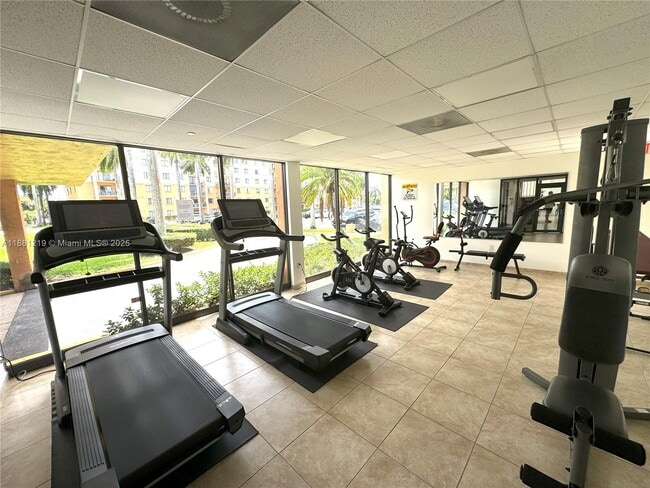 Building Photo - 9320 Fontainebleau Blvd