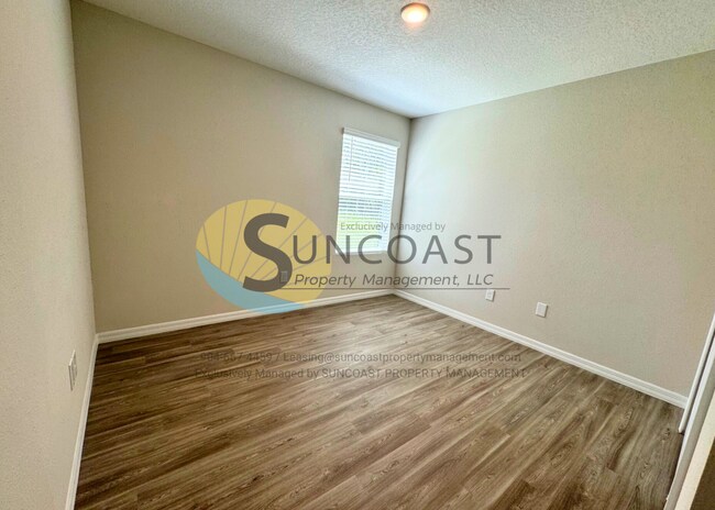 Building Photo - Luxury Home & Free to Apply!