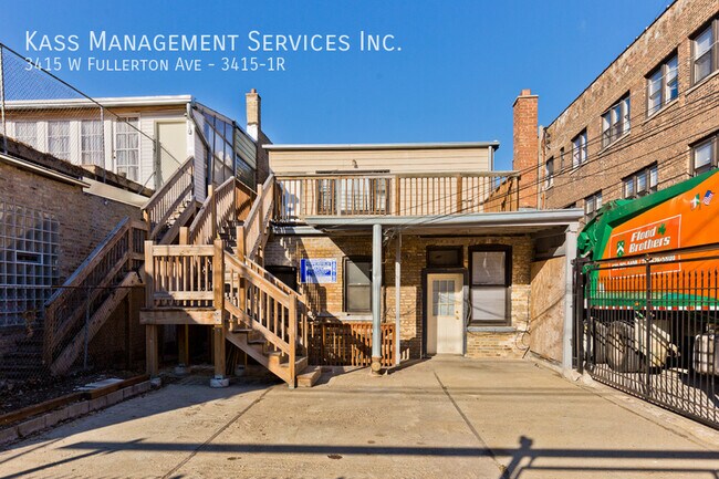 Building Photo - Logan Square 2 Bed, SS Appliances/Dishwash...