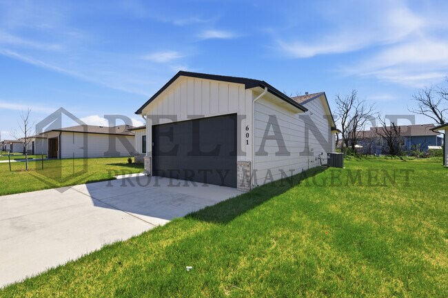 Building Photo - 501 Elmwood St