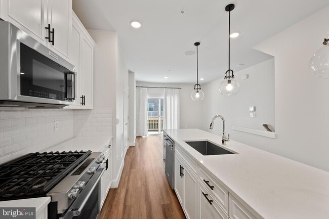 Building Photo - 128 Stowe Dr