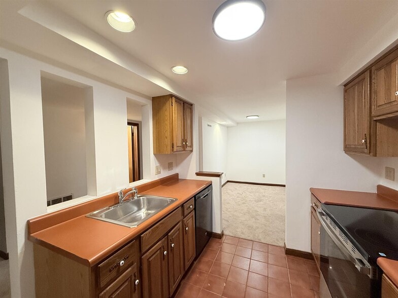 Building Photo - 175 Summer St