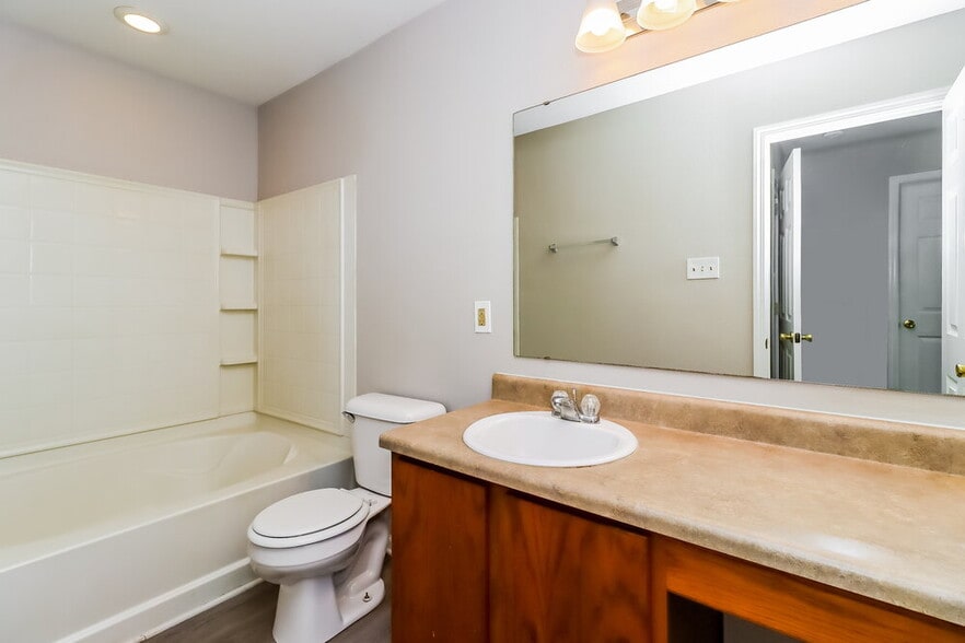 Building Photo - 312 Cloverdale Ct