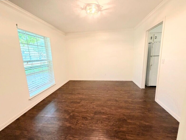 Building Photo - 3433 Lynbrook Dr