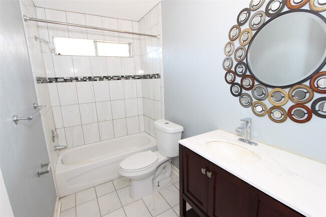 Building Photo - 3311 Twelve Oaks Ln