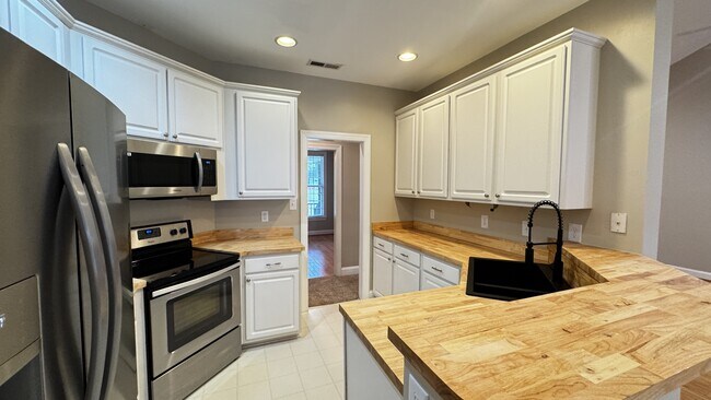 Building Photo - 441 Candlewood Dr
