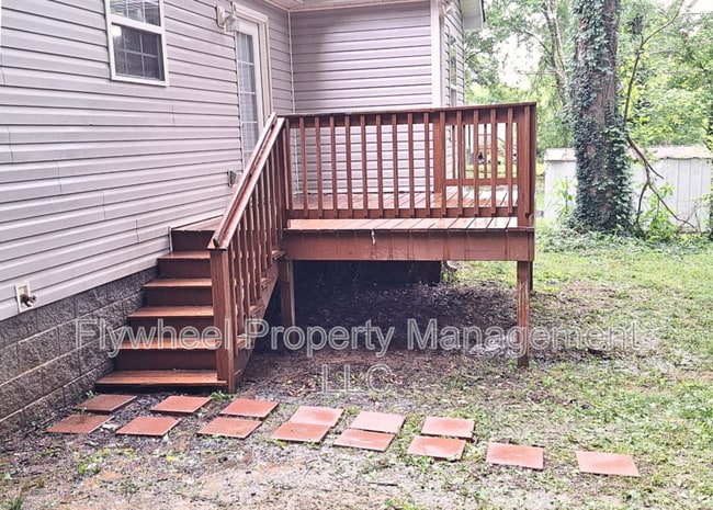 Building Photo - 2043 Leota St