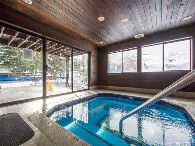 Building Photo - Redpine Chalet