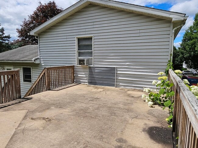 Building Photo - 100 Kuhns Ln