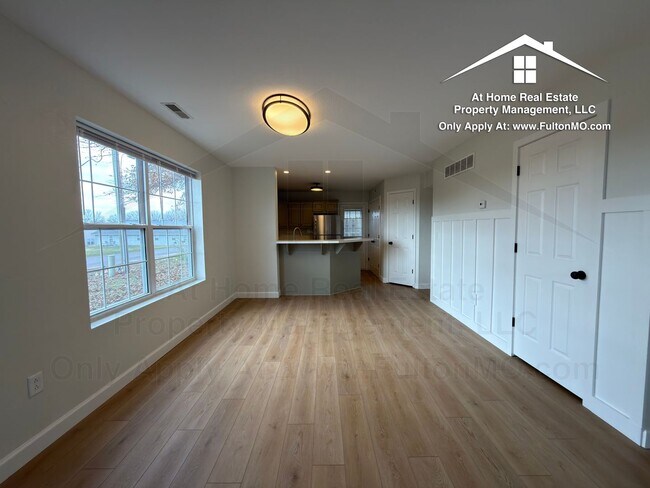 Building Photo - Greystone Court Duplex 1011-1013