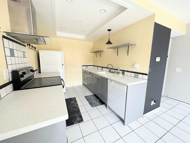 Building Photo - 955 Lamark Ln