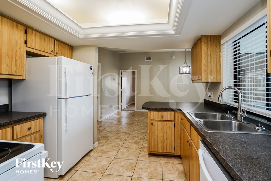 Building Photo - 302 SE 15th St