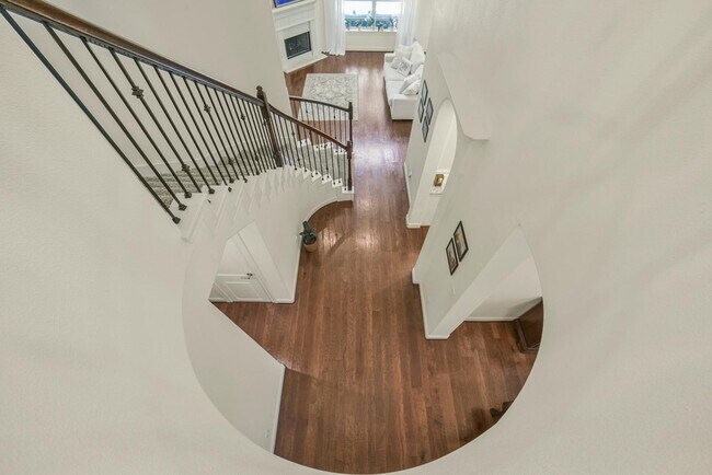 Building Photo - 6 S Wheatleigh Dr