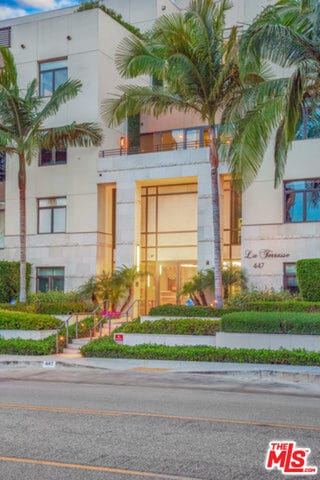 Building Photo - 447 N Doheny Dr