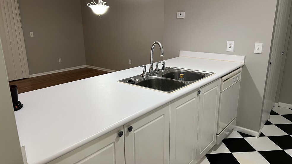 Building Photo - 6076 Georges Park Dr