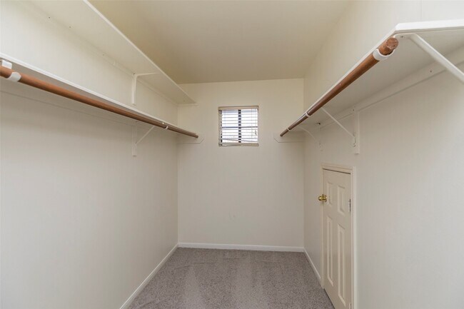 Building Photo - 13110 Mills River St