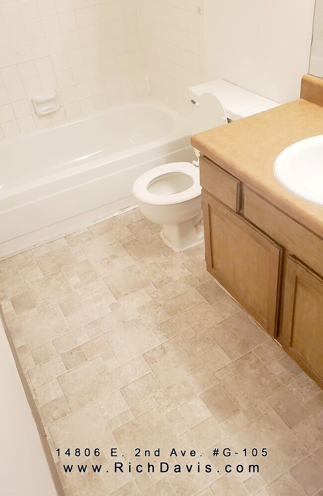 Building Photo - 1 bed, 1 Bath, 800 sqft with washer/dryer ...