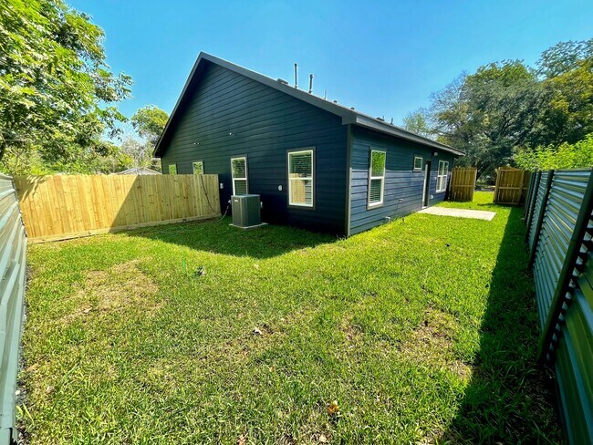 Building Photo - 7205 Tippett St