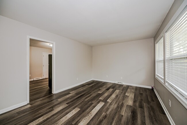 Building Photo - 735 Edgegreen Dr