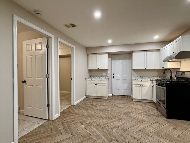 Building Photo - 172 Seymour Ave