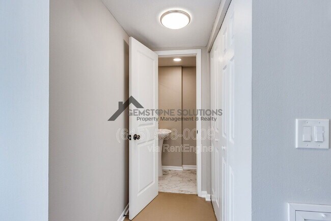 Building Photo - 2004 Granville Rd