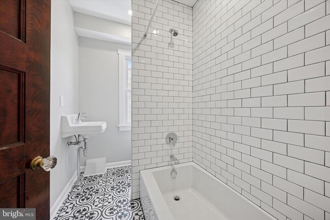 Building Photo - 241 Haverford Ave
