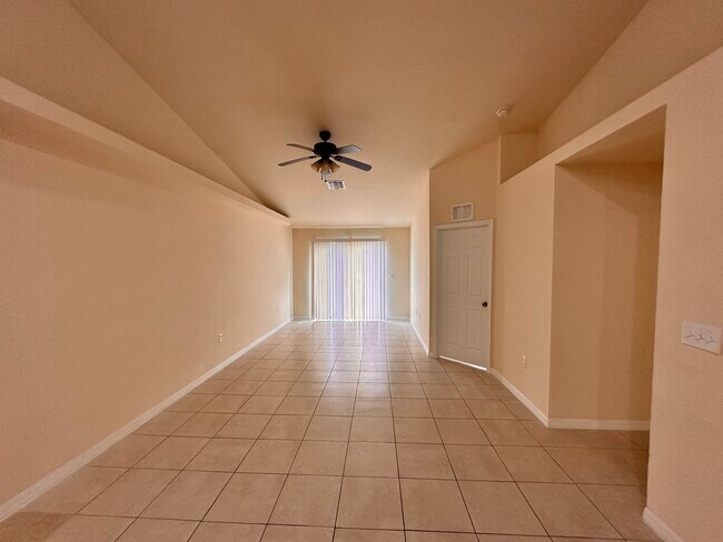 Building Photo - 1046 SE 11th Terrace