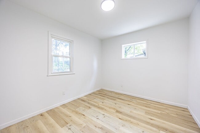 Building Photo - Newly Renovated 5 Bd/2 Bath Home in New Kensington
