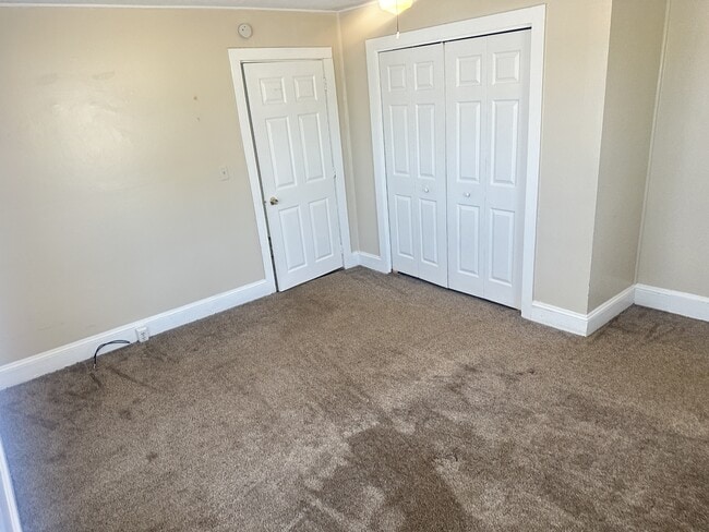 Building Photo - 214 Mara St