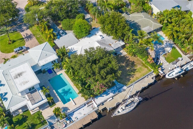 Building Photo - 2680 NE 24th St