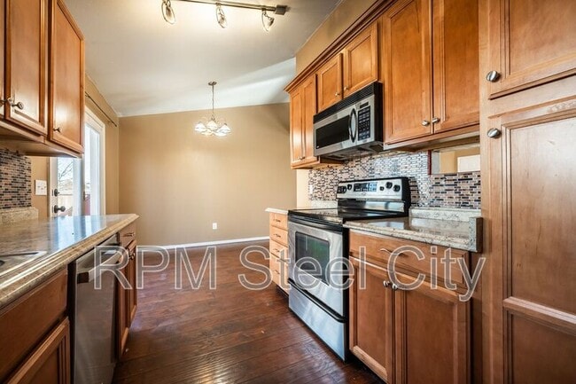 Building Photo - 4645 Ridge Dr